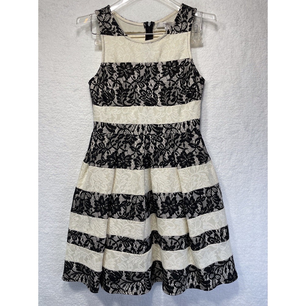 Maniju Dress Womens size Small Sleeveless Back Zipper and Hook Closure